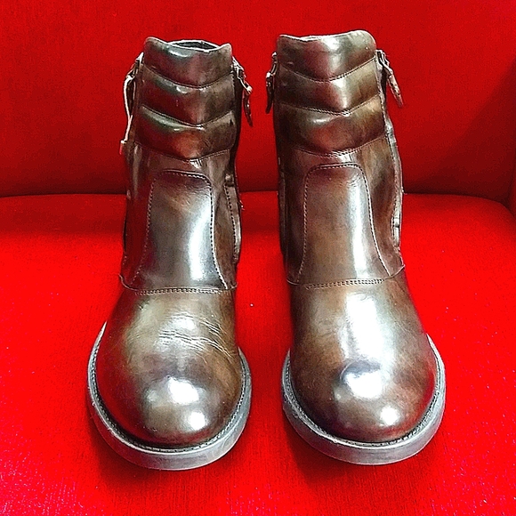 Shoes - Picture 1 of 3